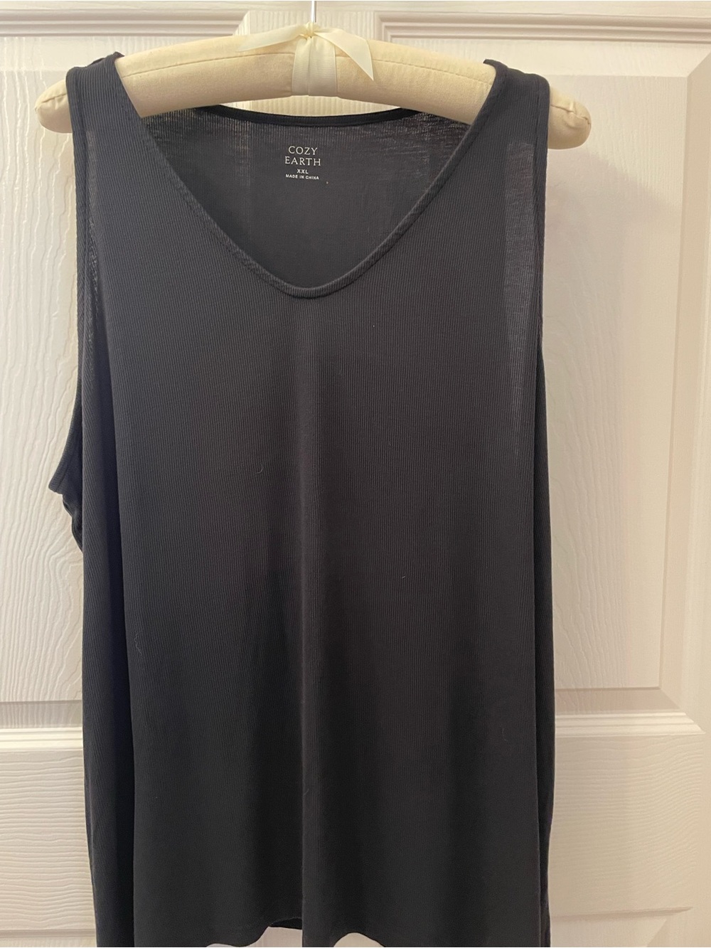 Cozy Earth Women's Ribbed Black Sleeveless V-Neck Tank Top